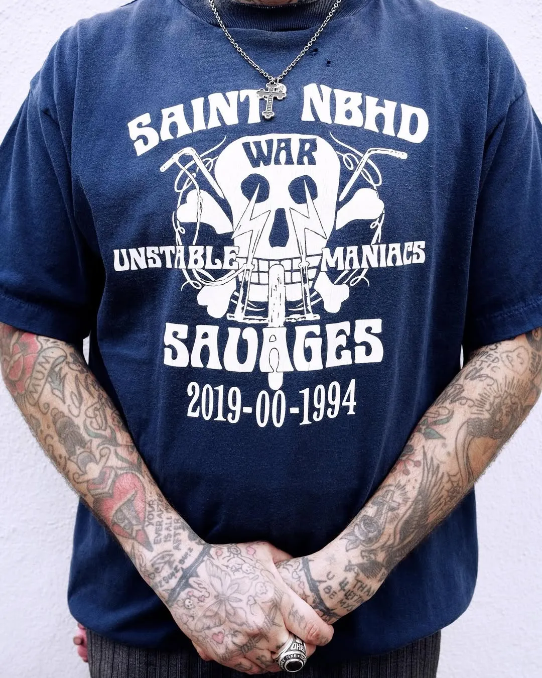 SAINT Mxxxxxx × NEIGHBORHOOD STHD . SS TEE SAINT NBHD/NVY NBHD Takizawa Shinsuke SAINT HOOD joint project Skeleton lightning destruction TEE Washed blue S-XL OE yarn tube weaving without side seam fabric Re-washed to make it distressed Cut and damaged treatment Ma Liu fading process Printing simulates natural distressed effect Correct version Customized joint main mark/wash mark/angel mark